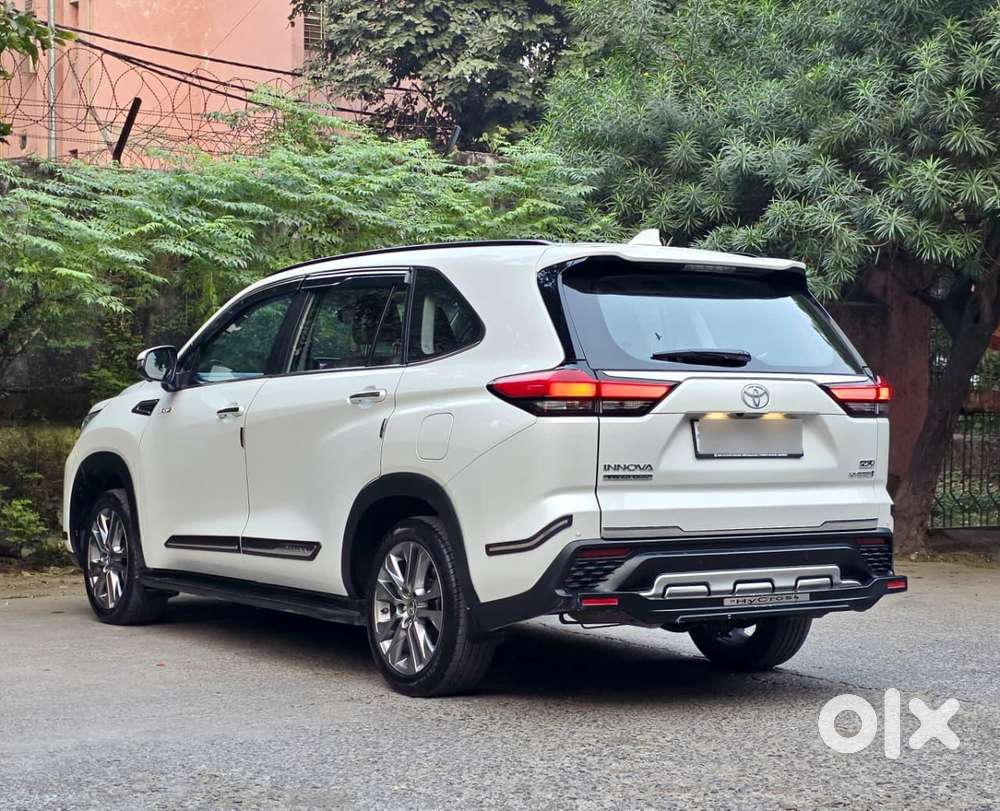 Toyota Innova Hycross 2.0 Zx Hybrid 7 Str, 2024, Petrol