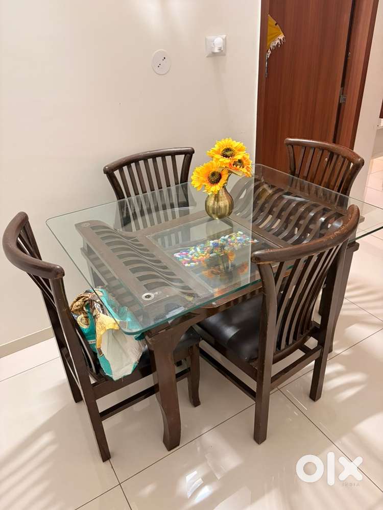Dinning Table with 4 chair
