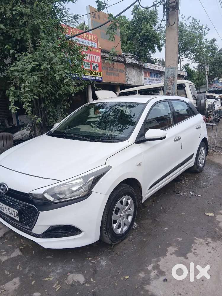 Price 350000/-hyundai I20 Magna 2015
