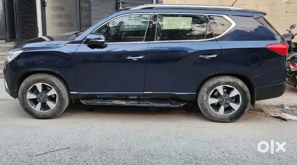 Mahindra Alturas G4 At