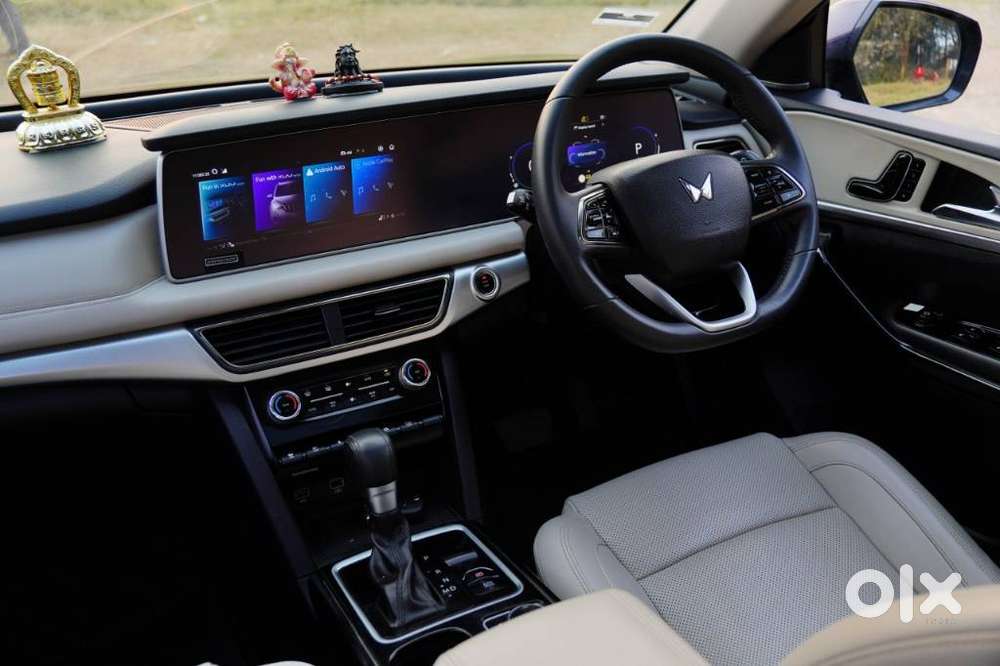 Mahindra Xuv700 2.0 Ax 7 Petrol At Luxury Pack Str, 2024, Petrol