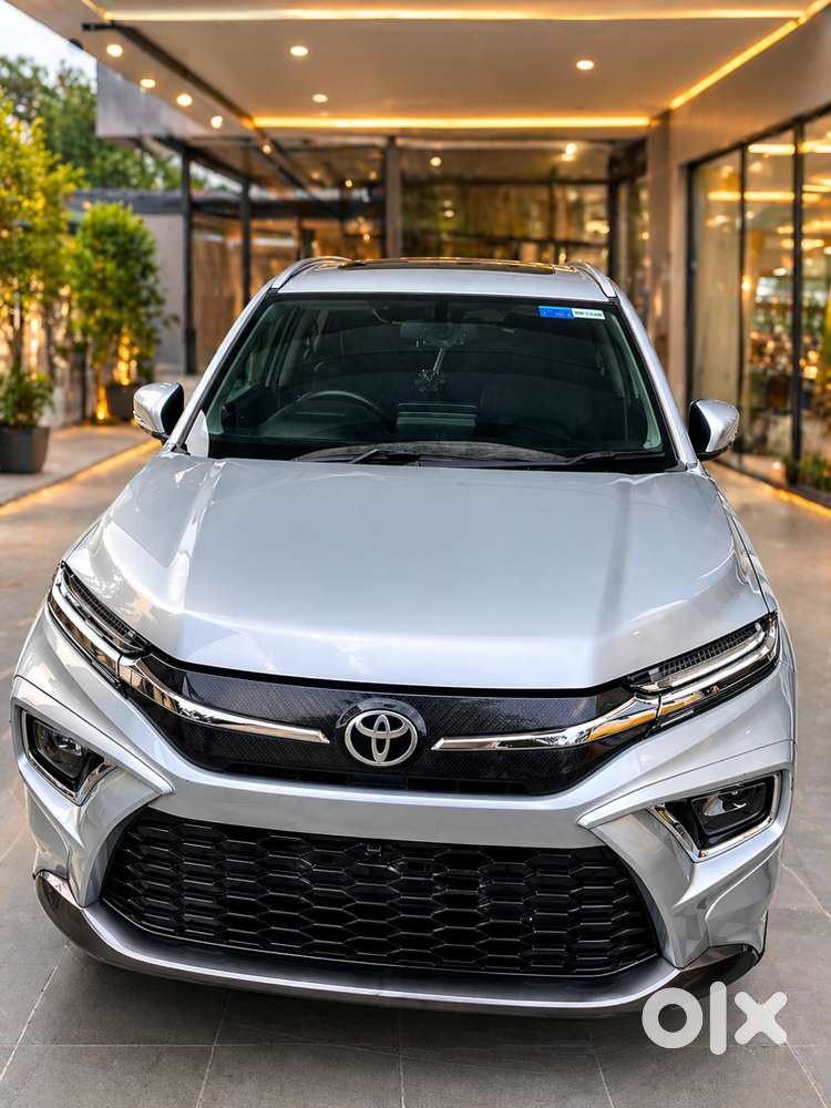 2024 Toyota Hyryder V At Hybrid  Enticing Silver  1st Owner