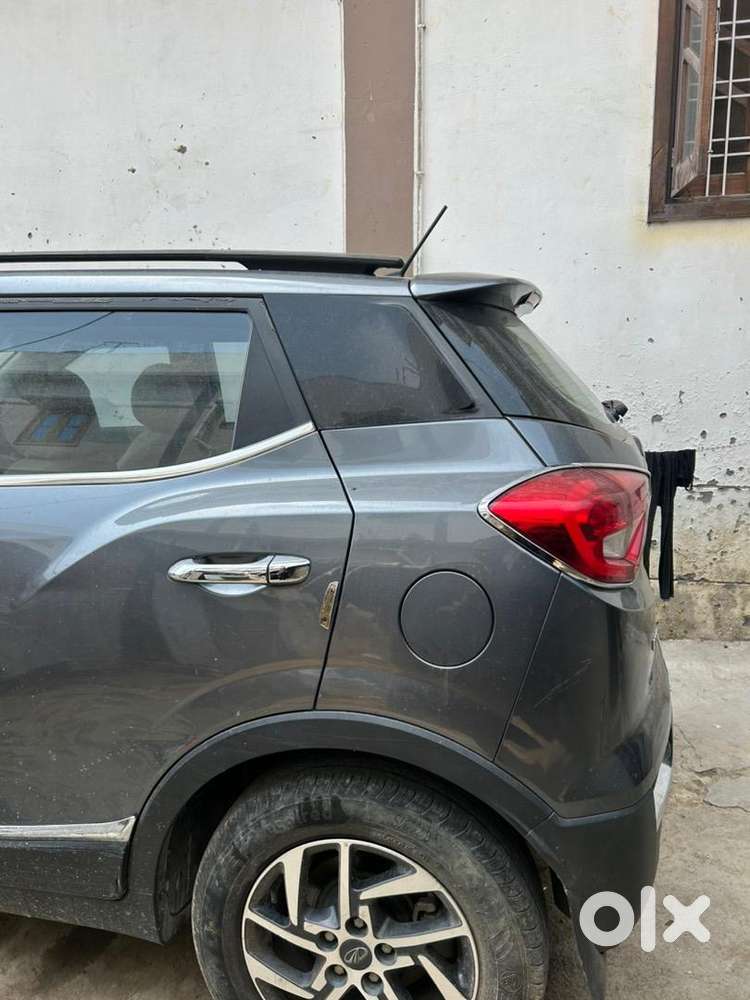 Mahindra Xuv300 Turbosport Petrol Well Maintained