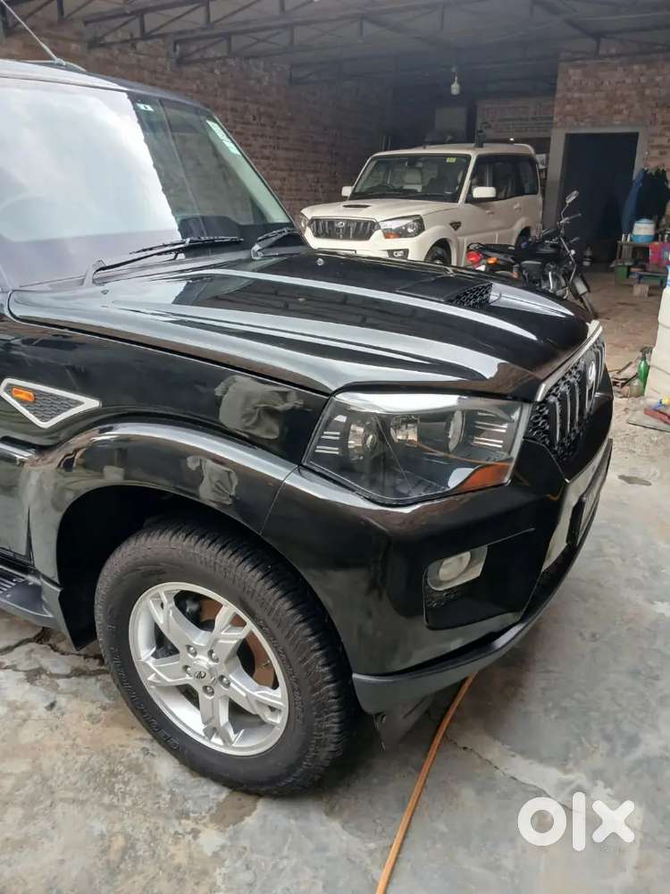 Mahindra Scorpio S10 2017