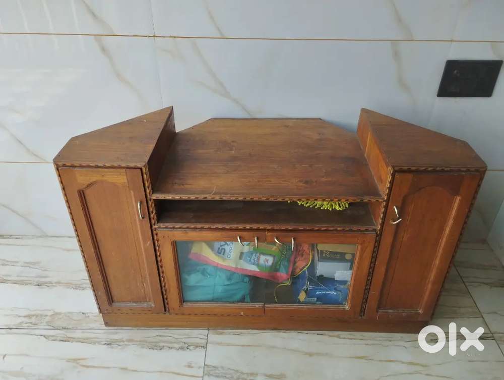Tv stand (wooden)