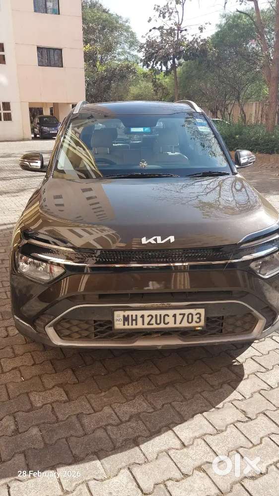 Kia Carens 2022 Petrol 180000 Km Driven