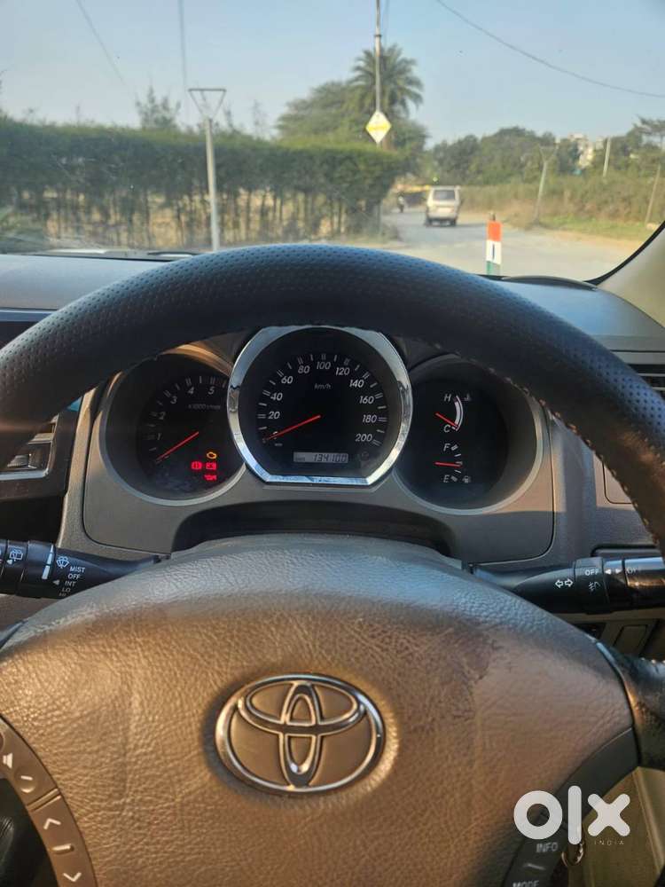 Toyota Fortuner (2010)