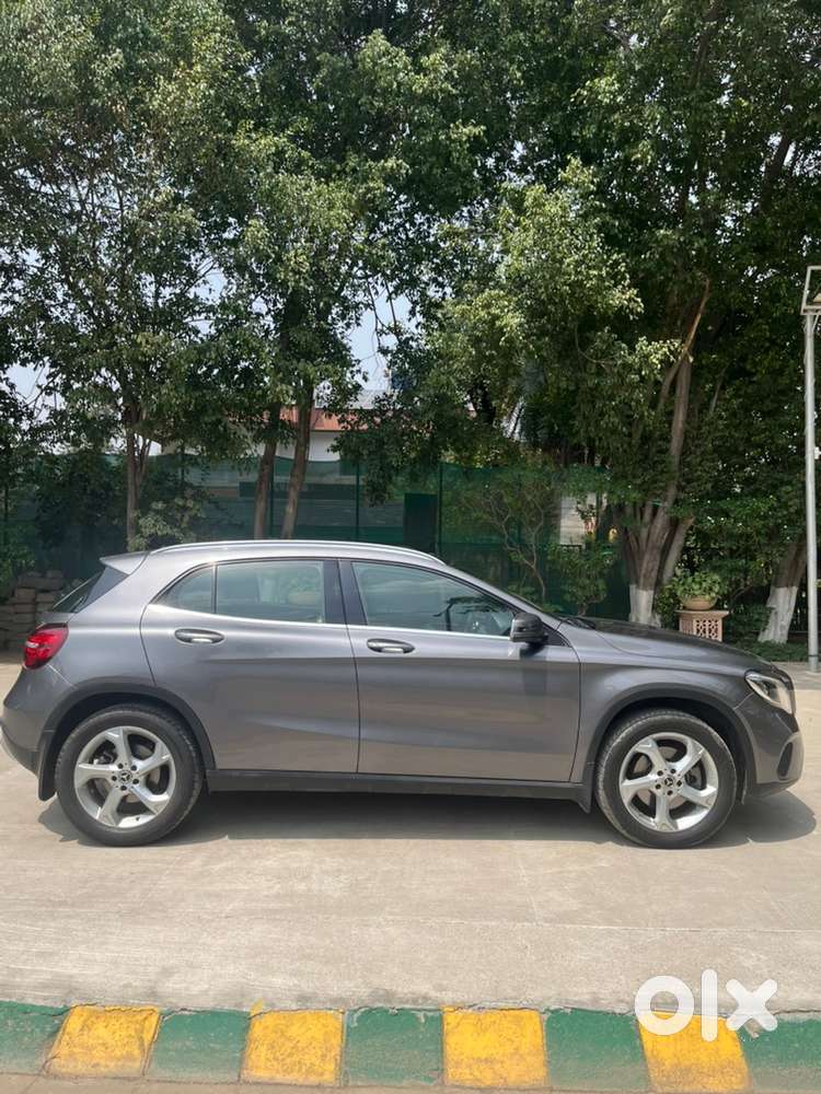Mercedes-benz Gla 200 Sport Petrol  24000 Kms Driven