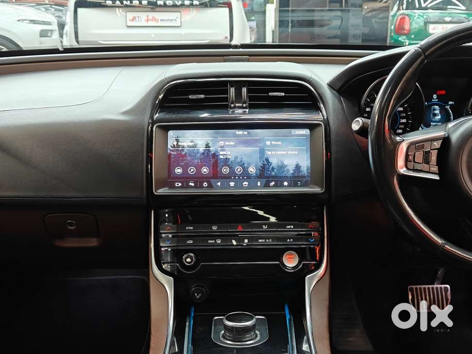 Jaguar Xe Portfolio, 2019, Petrol