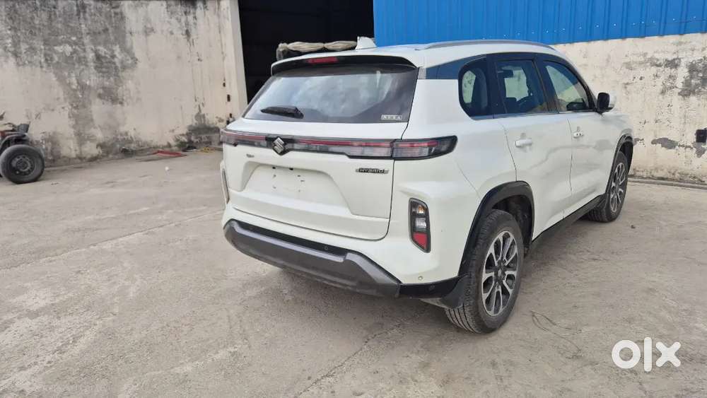 Strong Hybrid  26 Km/l Average