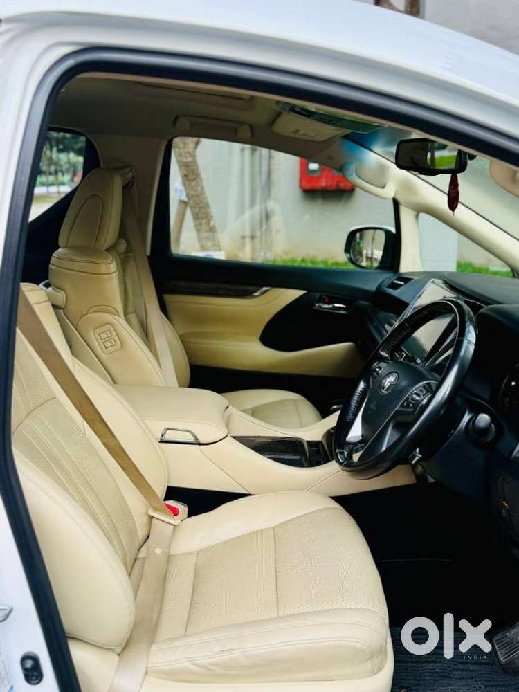 Toyota Vellfire 2.5 Hybrid, 2023, Petrol