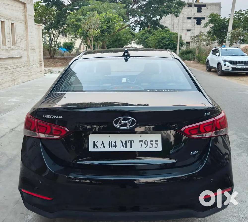 Hyundai Verna Sx O Sunroof  Push Start Black Colour 6 Air Dog
