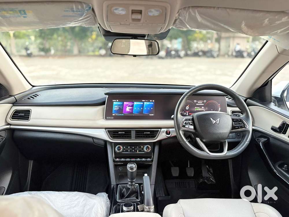 Mahindra Xuv700 2.2 Ax 7 Diesel Mt Luxury Pack Str, 2025, Diesel