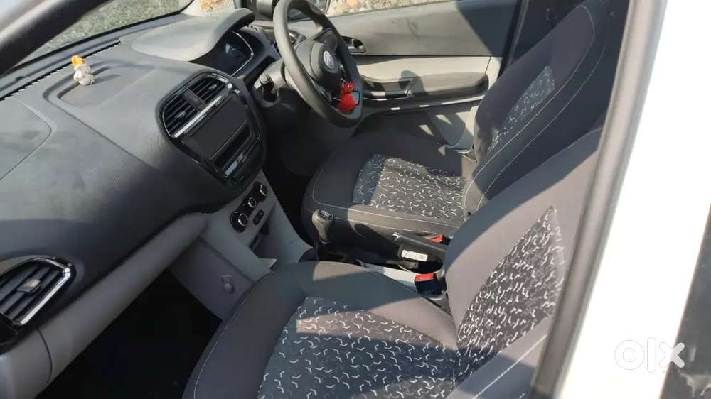 Tata Tiago Ghadi Mai Music System Nahin Hai.