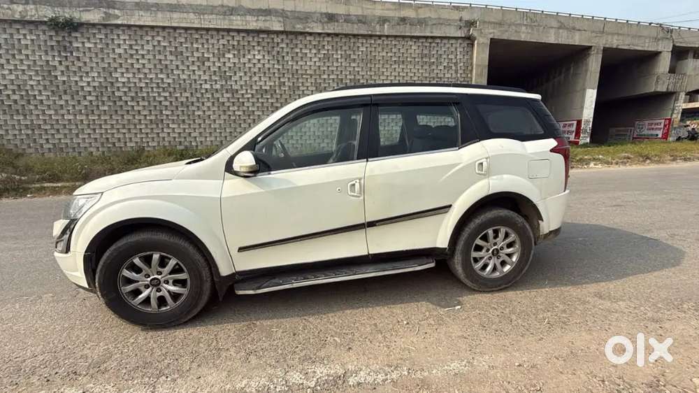Mahindra Xuv500 2017 Diesel 99986 Km Driven