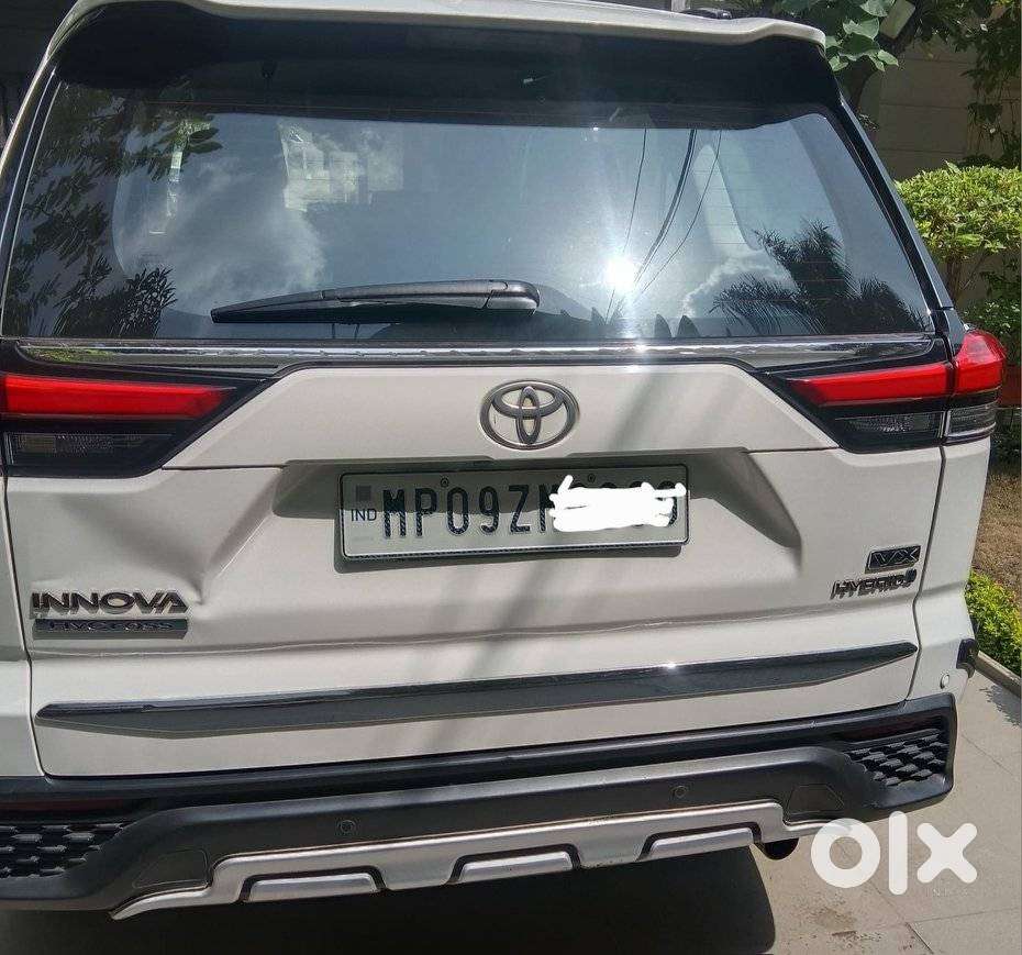 Toyota Innova Hycross 2.0 Vx (o) Hybrid 7 Str, 2023, Petrol