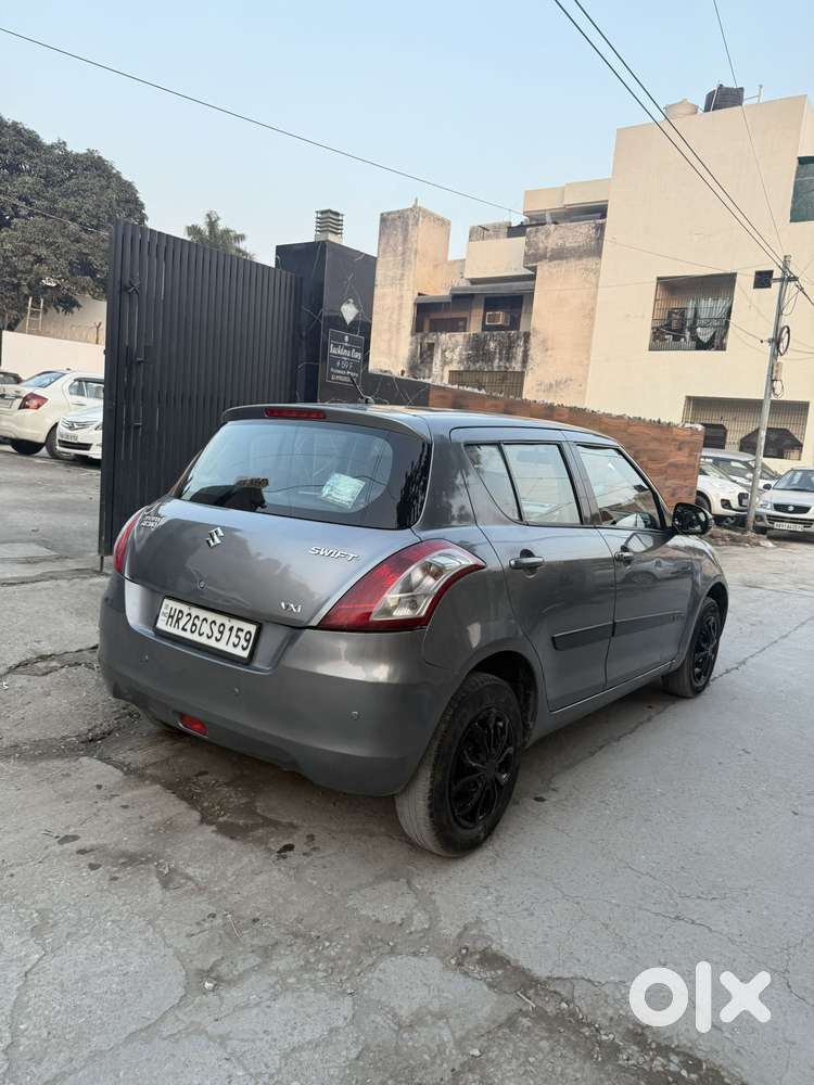 Maruti Suzuki Swift Vxi Abs Bsiv, 2015, Petrol
