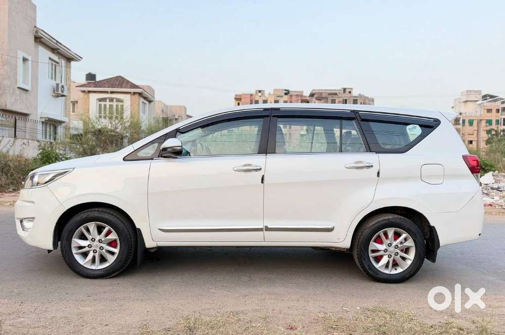 Toyota Innova Crysta 2.4 G Mt 8s, 2023, Diesel