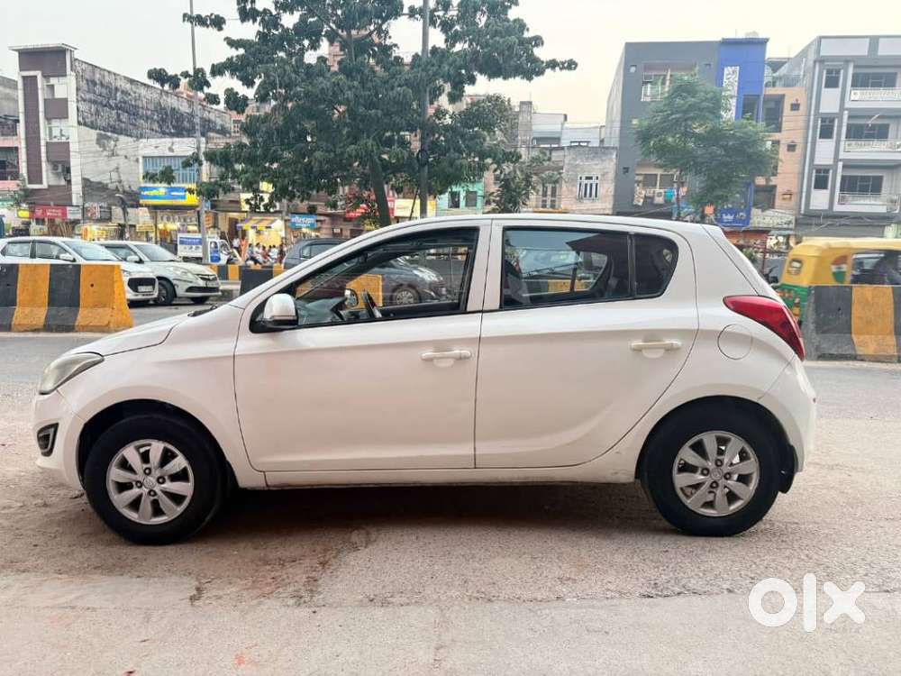 Hyundai I20 Petrol Cvt Magna Executive, 2013, Petrol