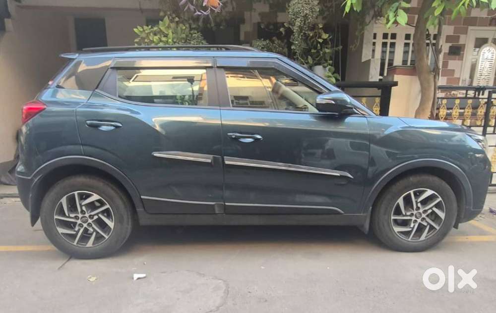 Mahindra Xuv300 1.2 W8 (o) Amt Petrol, 2023, Petrol