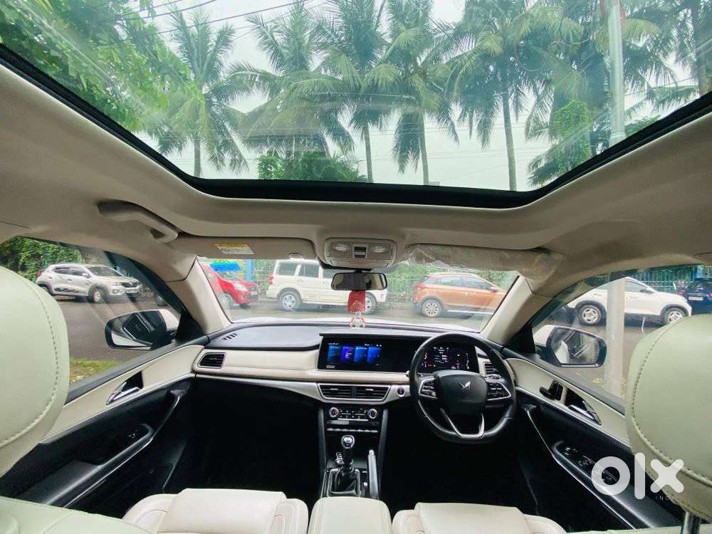 Mahindra Xuv700 2.0 Ax 7 Petrol Mt Str, 2022, Petrol