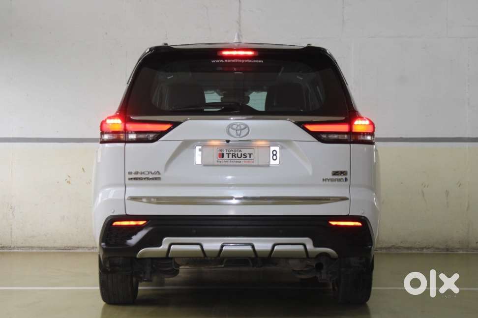 Toyota Innova Hycross 2.0 Zx (o) Hybrid 7 Str, 2023, Petrol