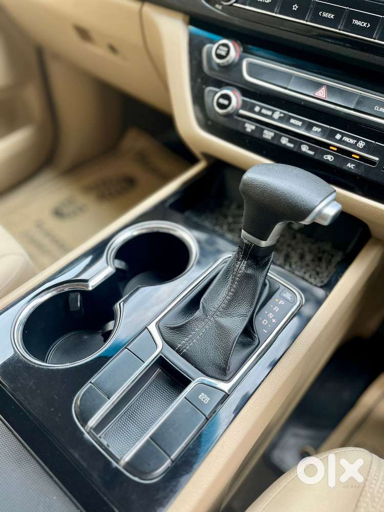 Kia Carnival Premium, 2020, Diesel