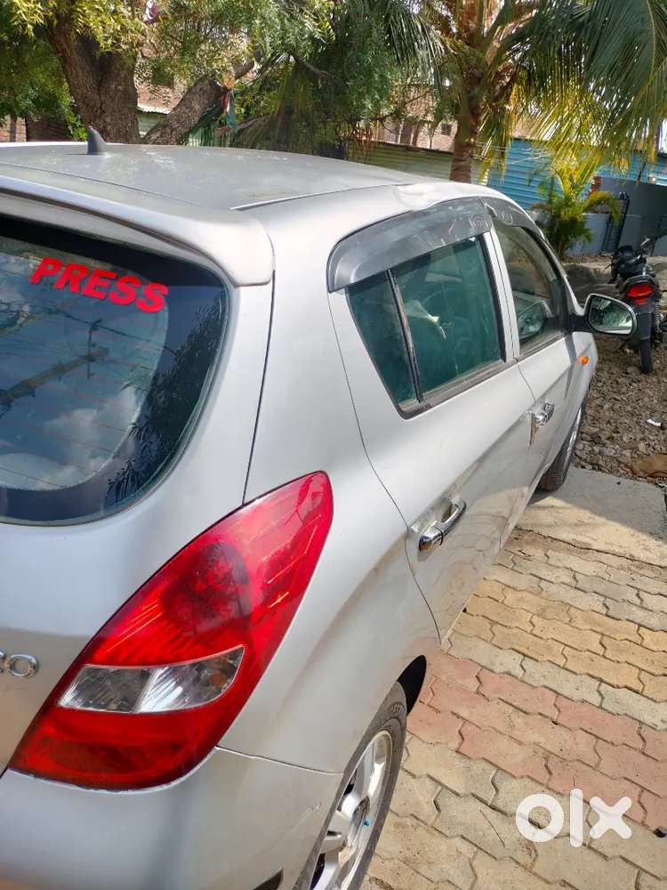 Hyundai I20 Asta 2009 Sunroof With 8 Airbags