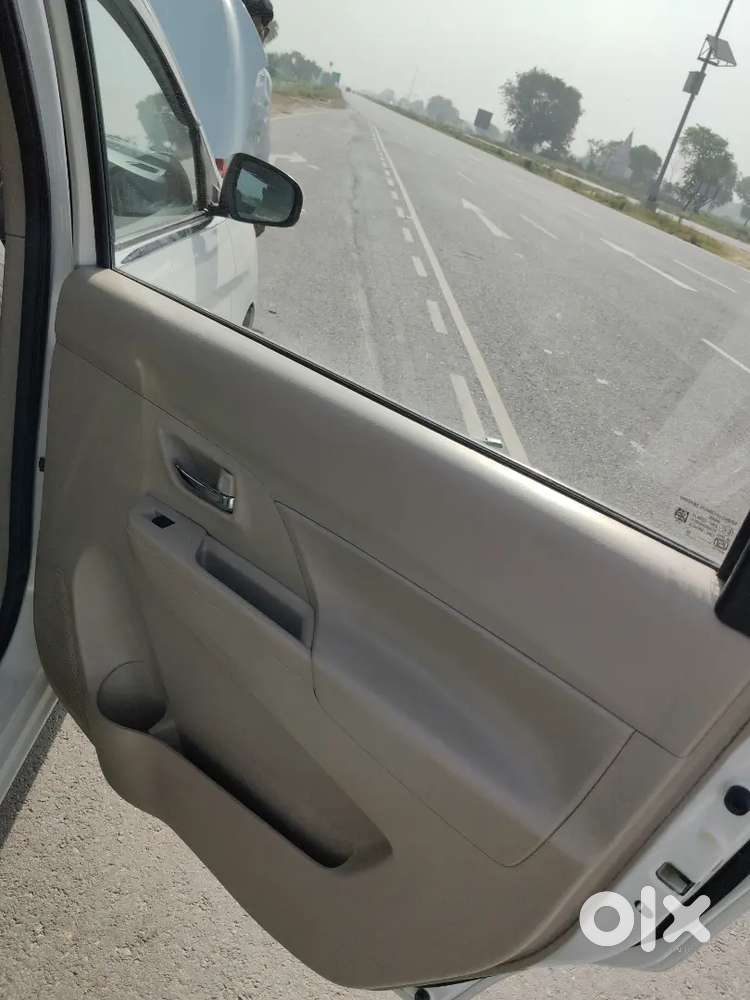 Maruti Suzuki Ertiga Vxi Petrol