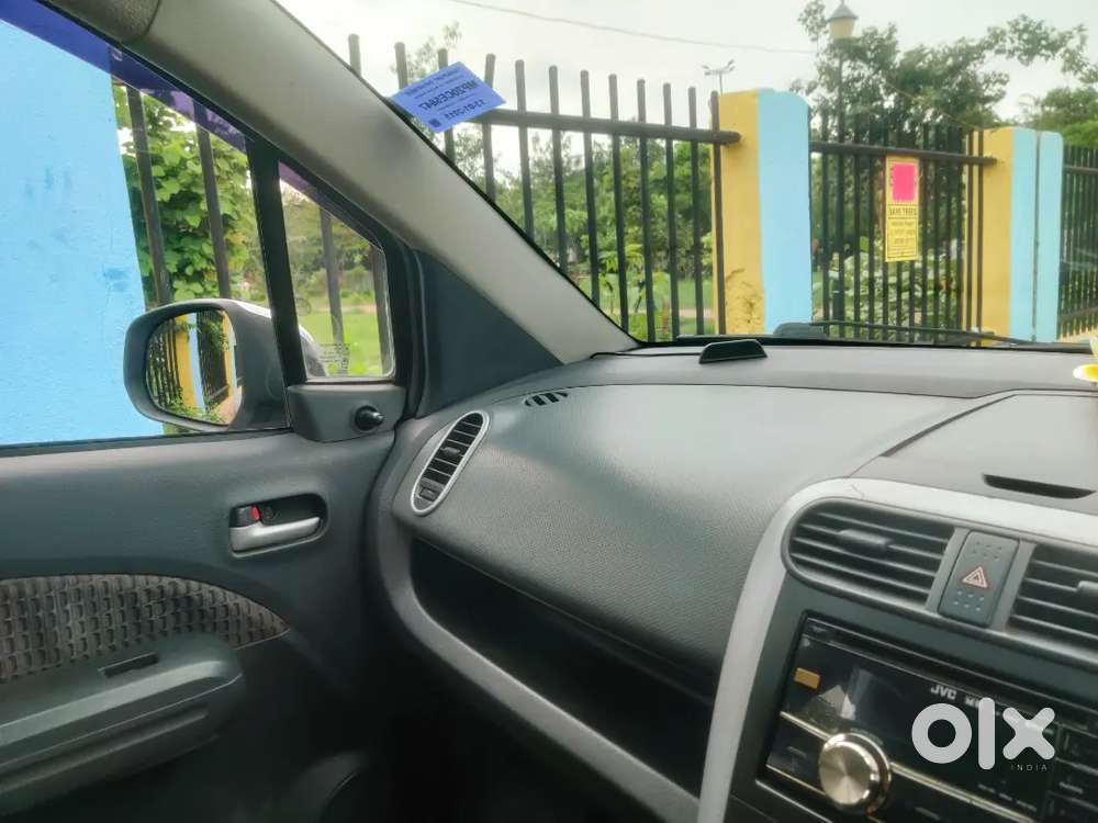 सरकारी कर्मचारी की वेल मेंटेंड कार