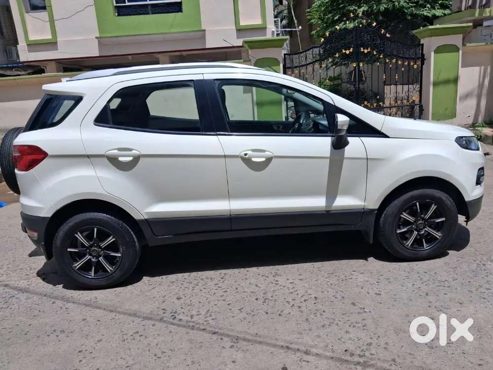 Showroom Track Ford Ecosport Petrol 2016