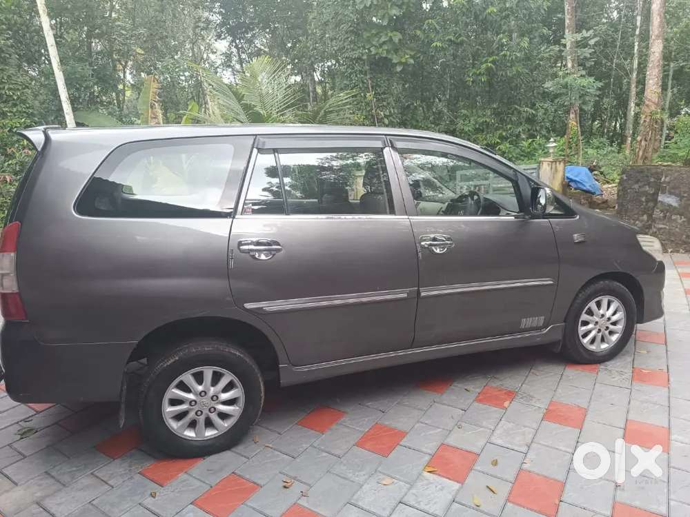 Toyota Innova 2013 Diesel 240000 Km Driven