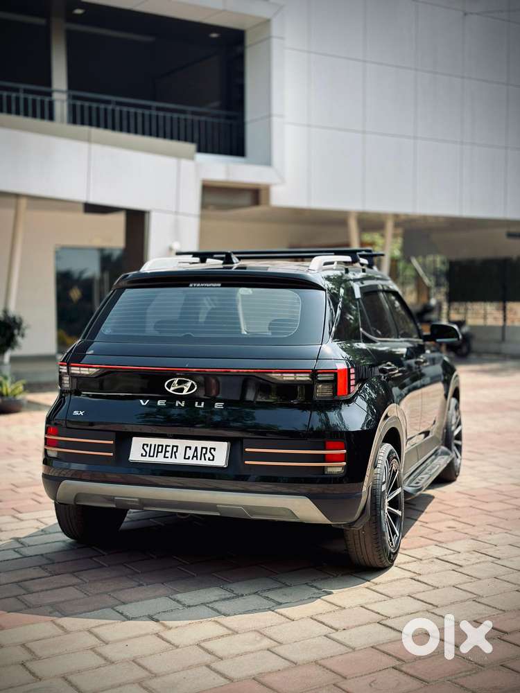 Hyundai Venue Sx Knight Edition  Mt, 2022, Petrol