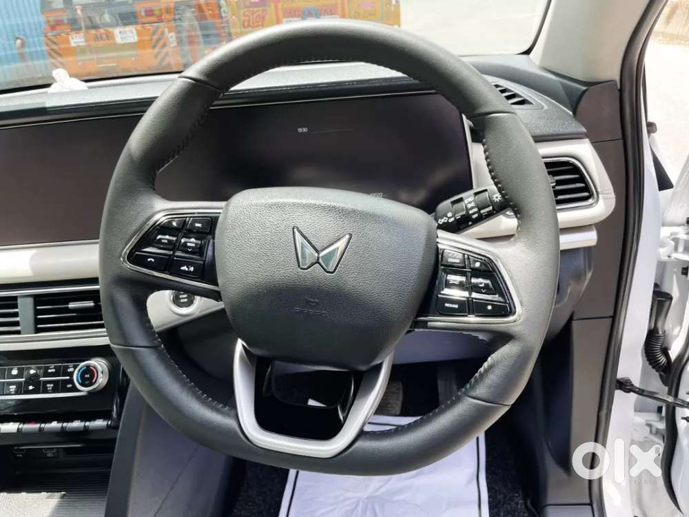 Mahindra Xuv700 2.2 Ax 7 Diesel At Luxury Pack Str, 2024, Diesel