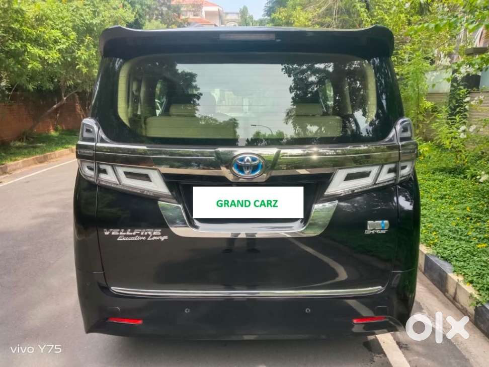 Toyota Vellfire 2.5 Executive Lounge, 2021, Cng & Hybrids