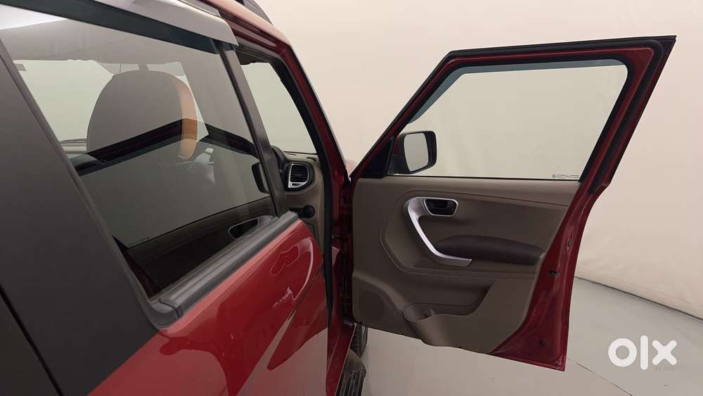 Mahindra Tuv 300 Mhawk100 T8 Dual Tone, 2019, Diesel