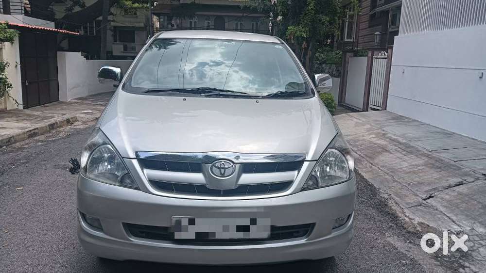 Toyota Innova 2.5 V Diesel 8-seater, 2006, Diesel