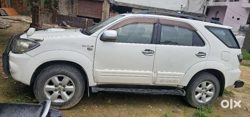 Toyota Fortuner 2010 Diesel 195000 Km Driven