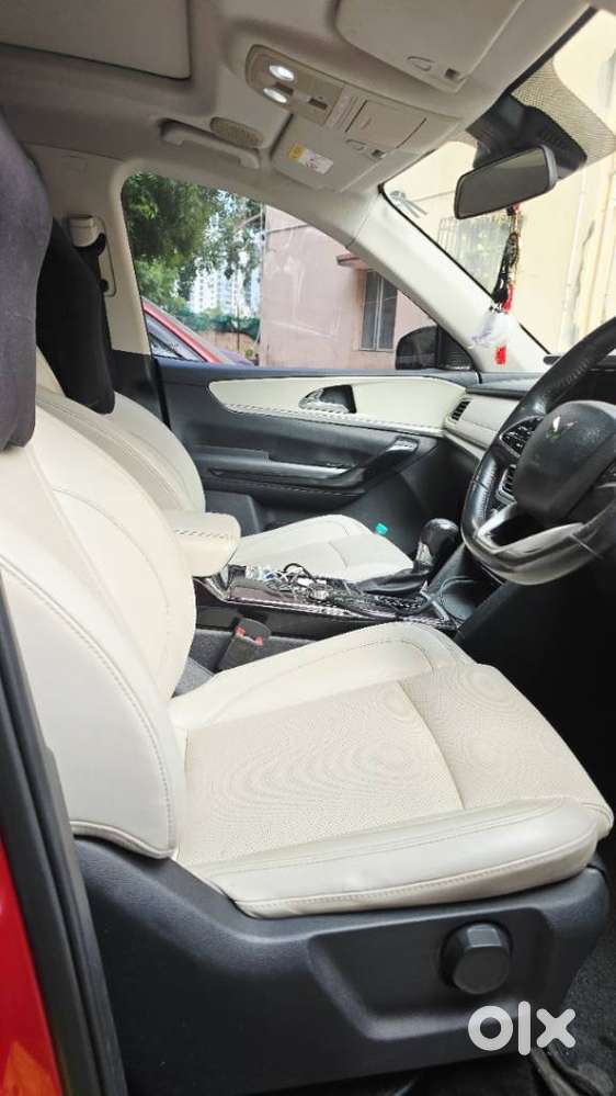 Mahindra Xuv700 Ax7l 6 Str At, 2023, Petrol