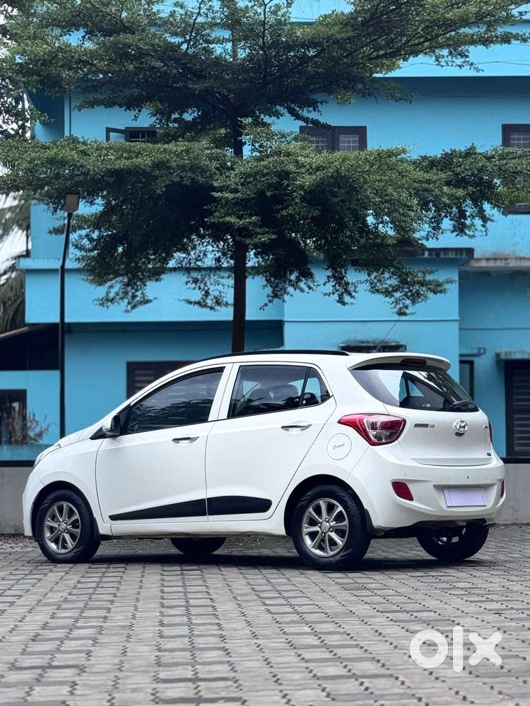 Hyundai Grand I10 Asta Option, 2016, Petrol