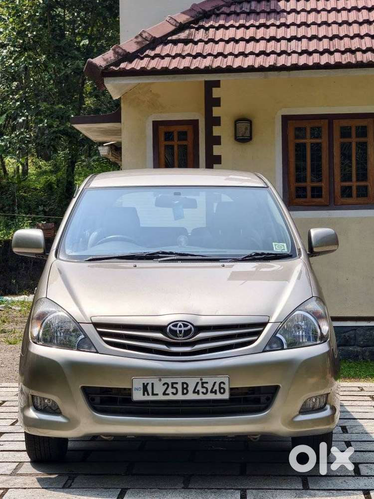 Toyota Innova 2.5 Gx 8 Str Bs-iii, 2011, Diesel