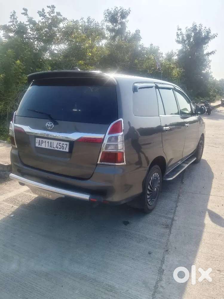 Toyota Innova 2.5g  2011