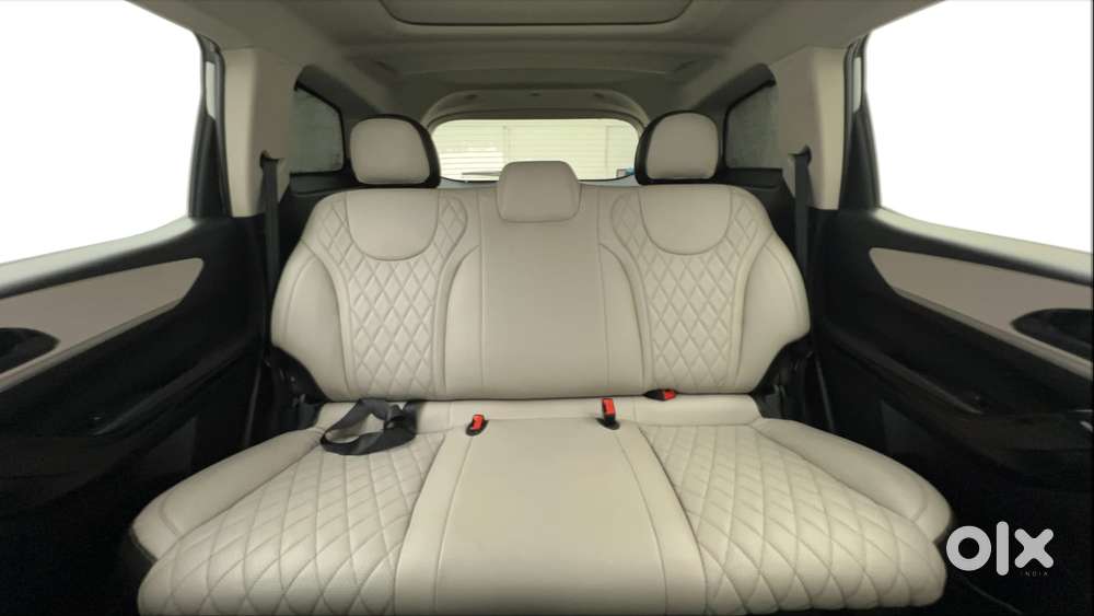 Mahindra Xuv700 2.0 Ax 5 Petrol At Str, 2022, Petrol