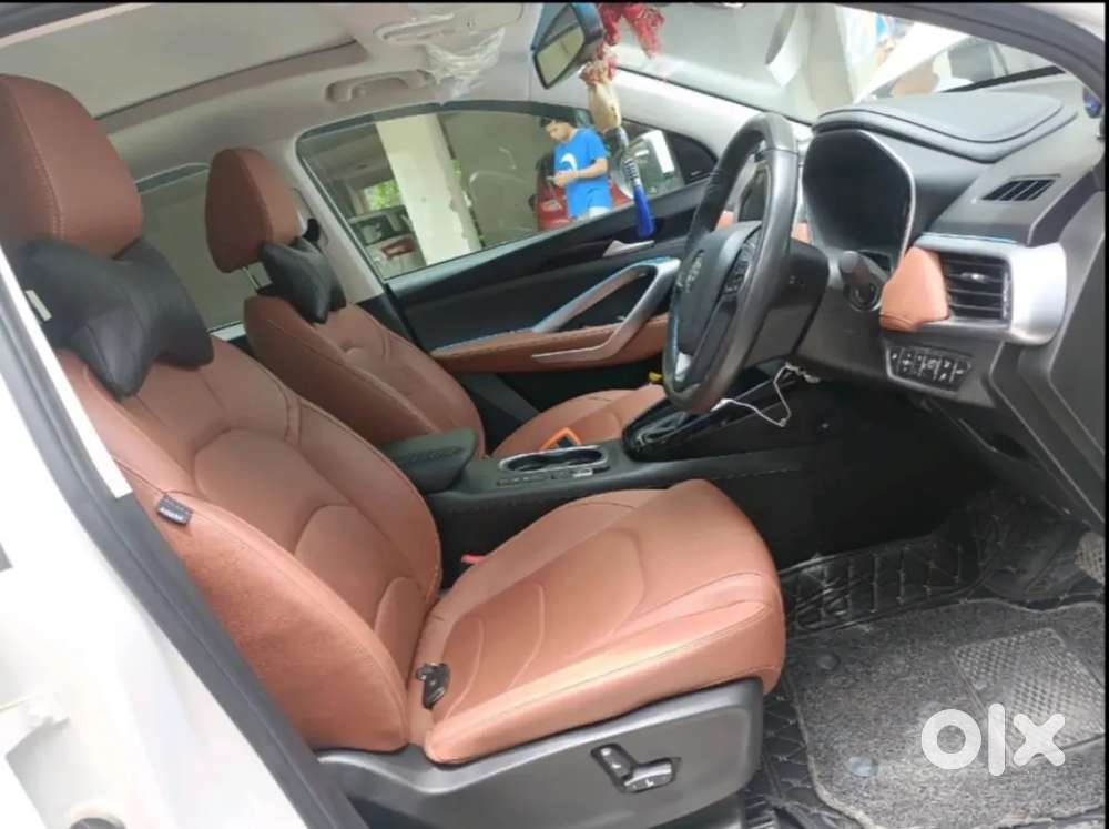 Less Driven Mg Hector Plus Petrol Automatic 2022 Oct Hr98 Regd