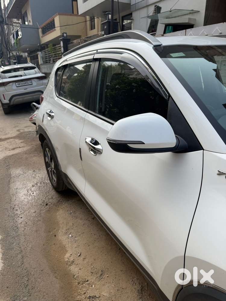 Kia Sonet Petrol 2051