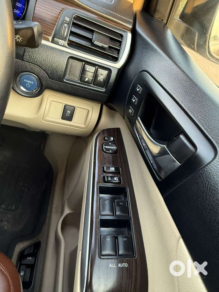 Toyota Camry Hybrid 2.5, 2018, Petrol