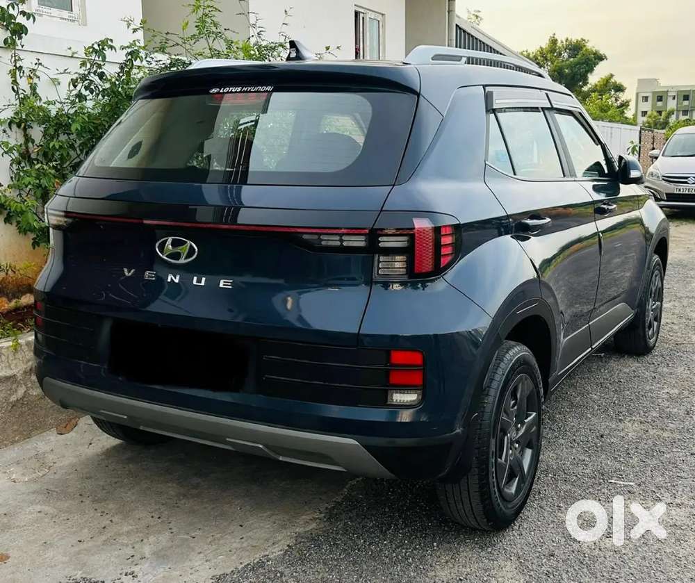 Hyundai Venue 2023 Petrol Well Maintained