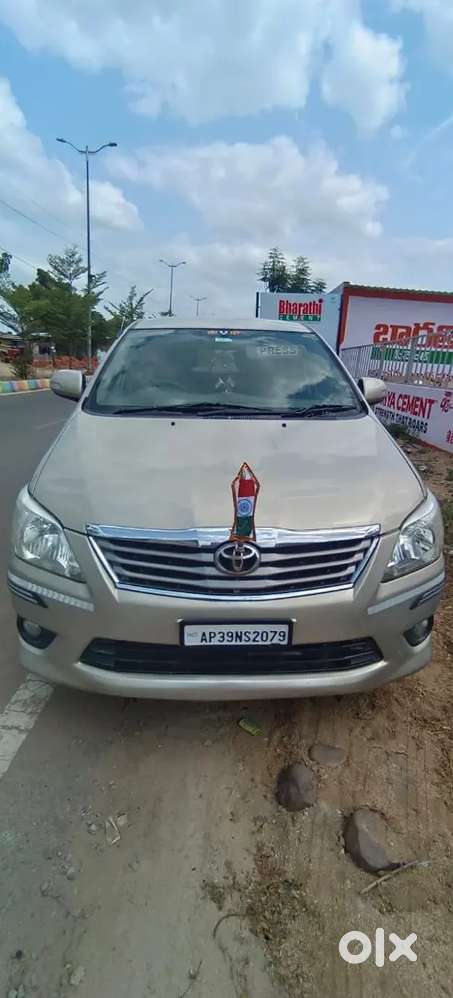 Toyota Innova 2.5 V 2012 Diesel Manual