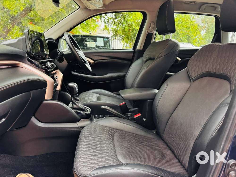 Maruti Suzuki Grand Vitara 1.5 Alpha Plus Intelligent Hybrid Ecvt, 2..