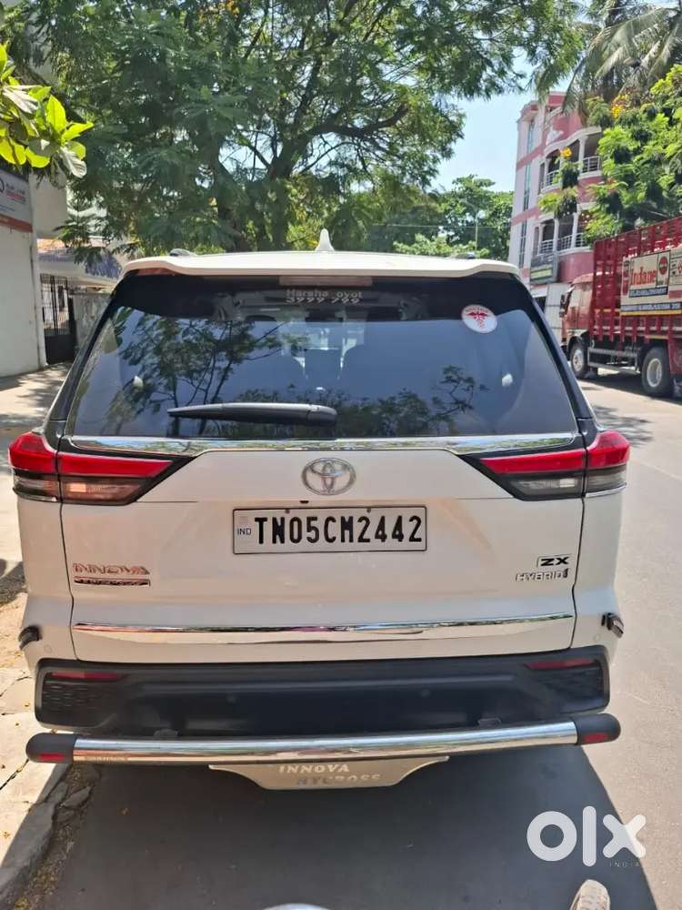 Toyota Innova Hycross 2023 Petrol 35000 Km Driven
